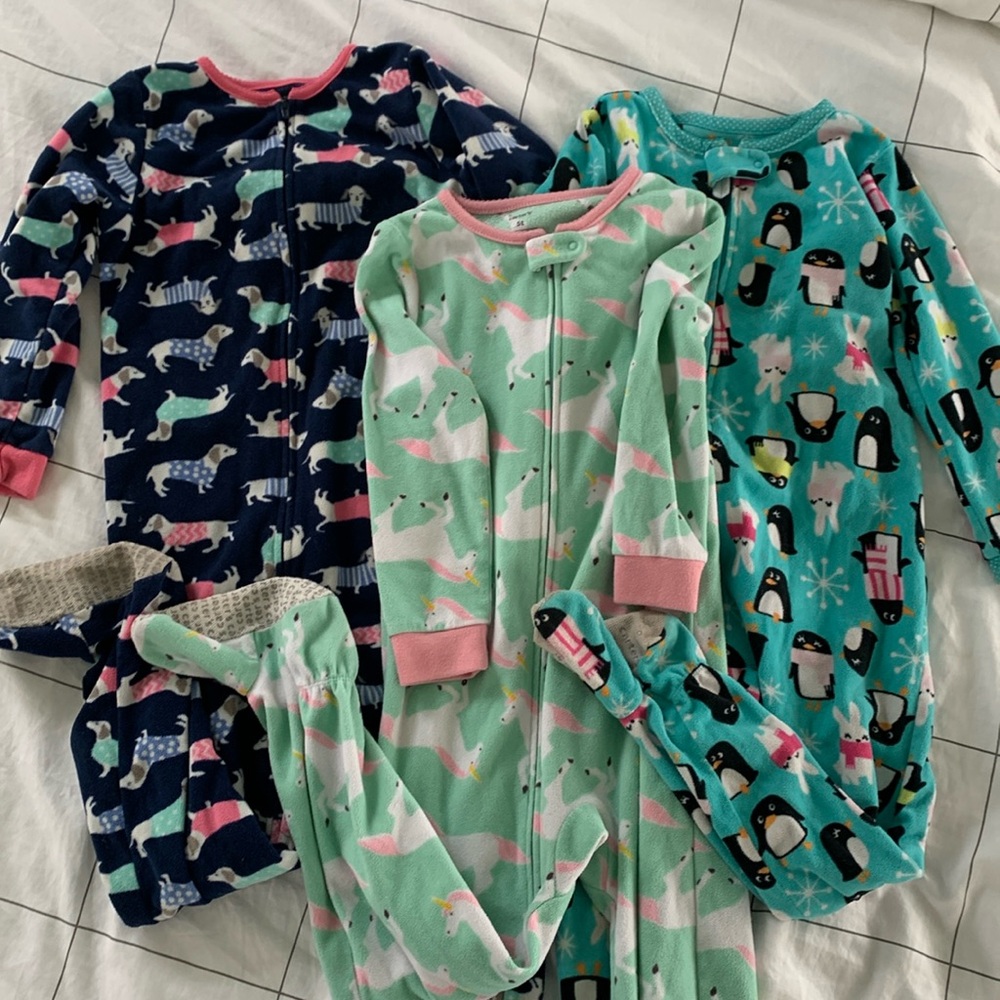 EUC Bundle of Carters girls’ footed pajamas size 5/5T